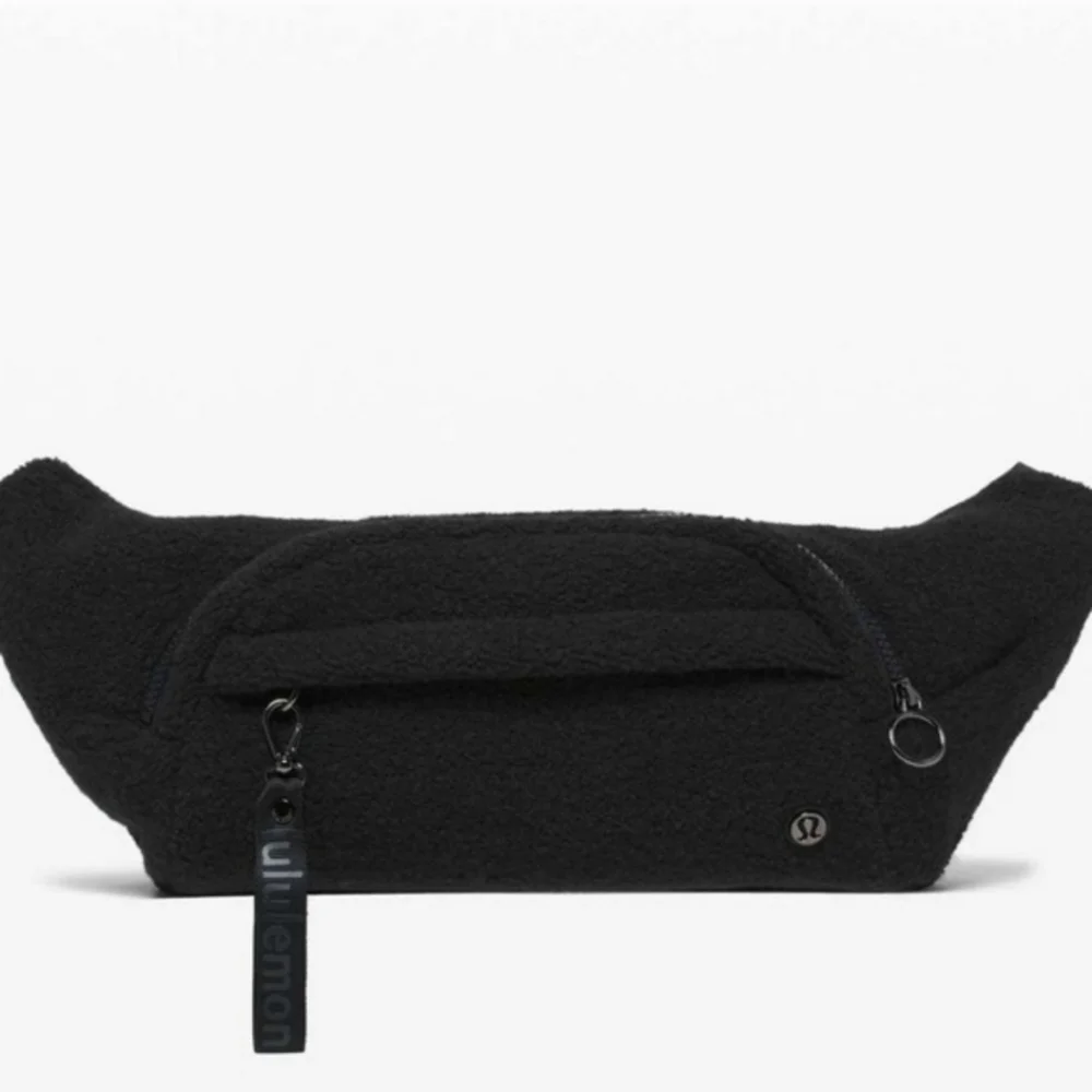 Lululemon On The Beat Black Sherpa Fleece Over The Shoulder Crossbody Belt Bag - Picture 1 of 14